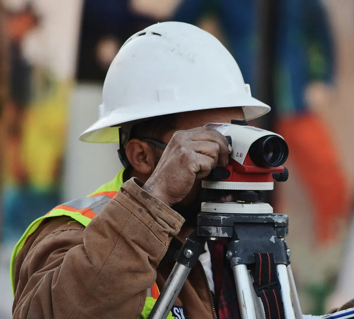 construction-surveyor-optical-level-site-measurement