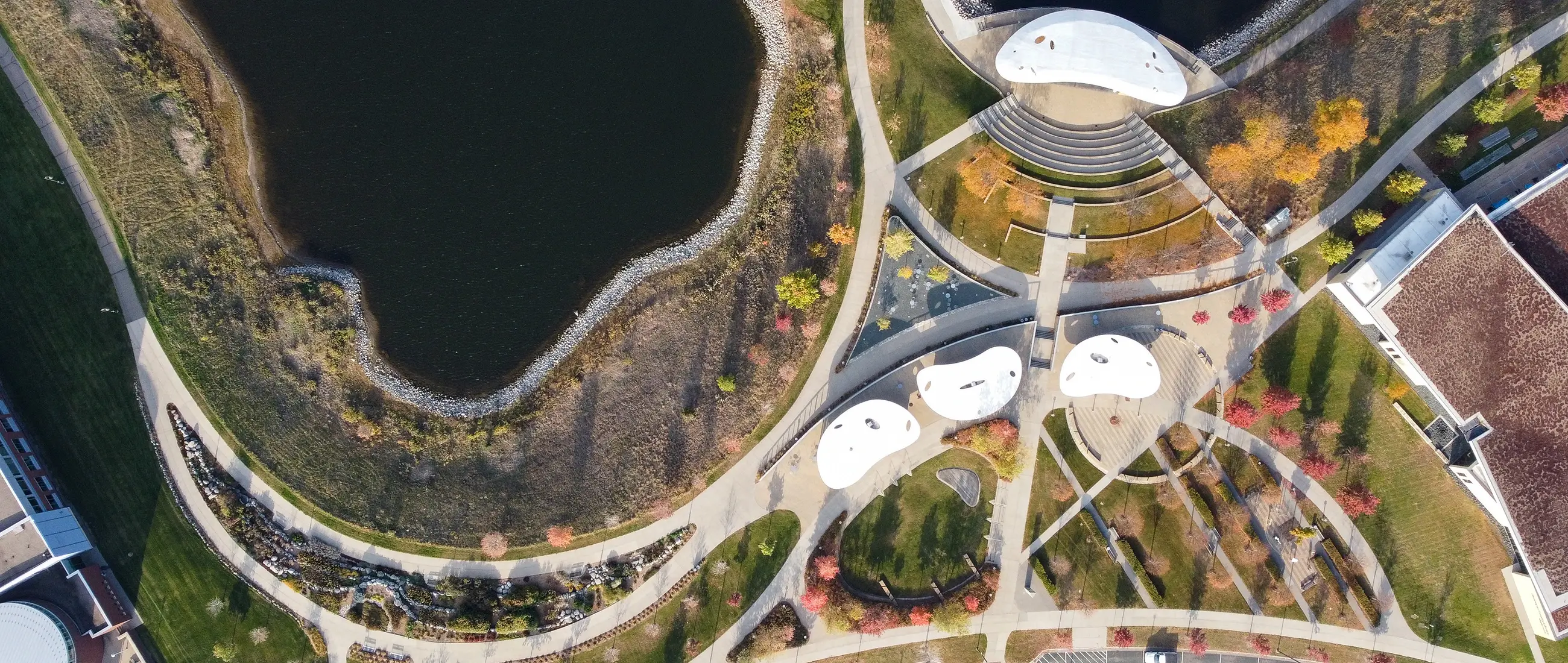 lakeside-amphitheater-and-public-plaza-aerial