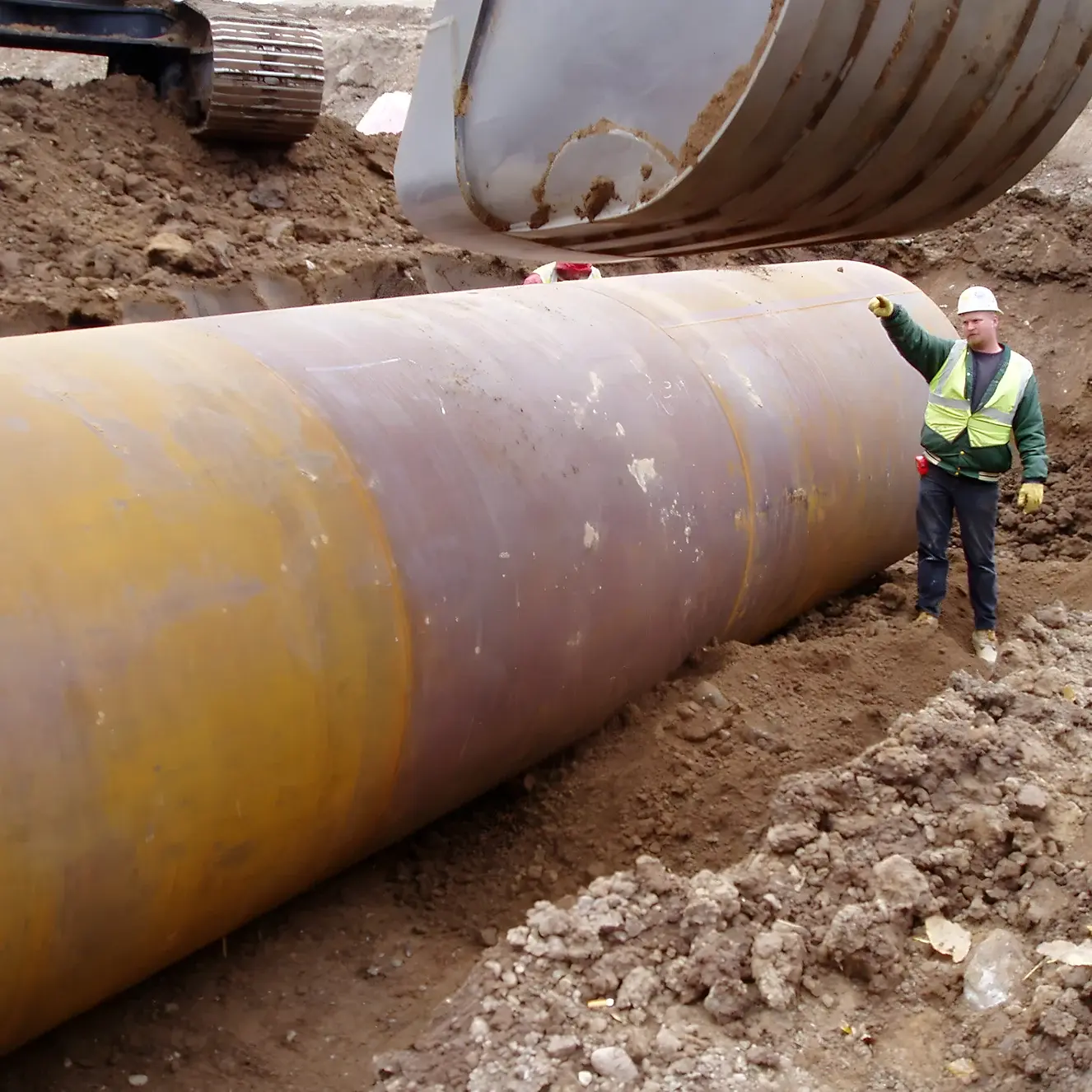 large-diameter-pipeline-installation-underground-utility-construction