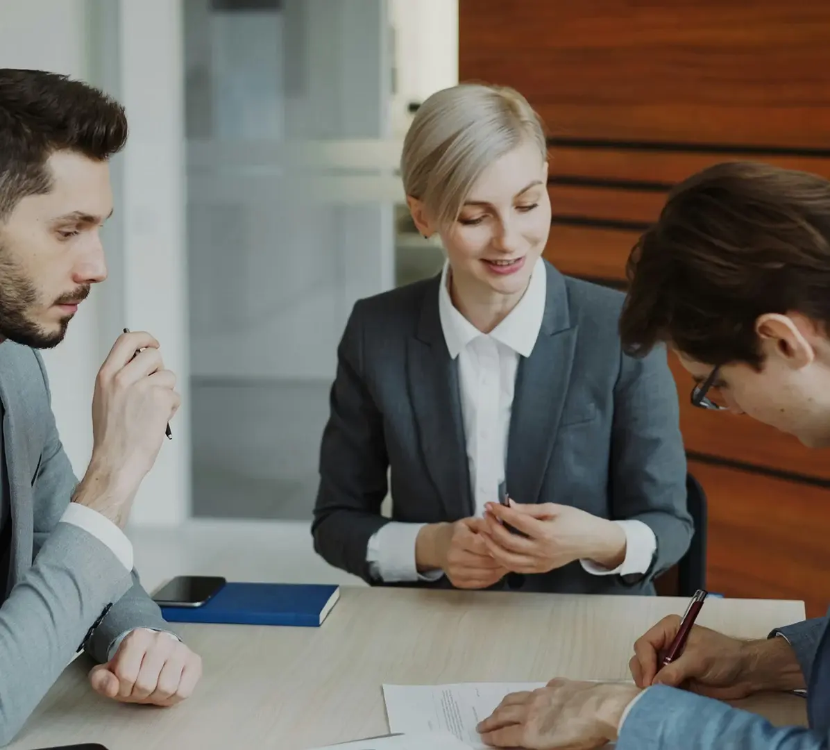 lawyer-meeting-client